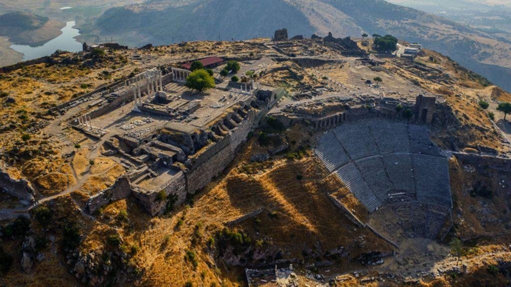 Bergama Pergamon Antik Kenti 1800 Yıllık Geometrik Tabanlı Mozaik Bulundu